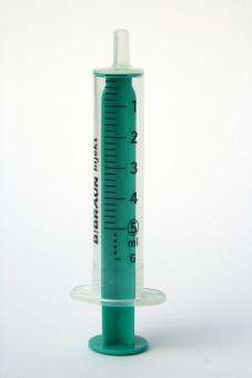 Syringe (5 ml) to measure liquids like fluid fertilizer or pesticides 
