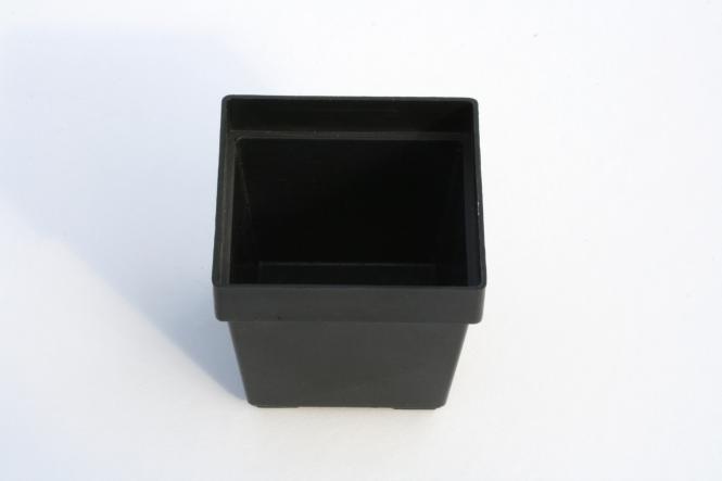 Pots size 6 square, size 5 x 5 x 4,5 cm 